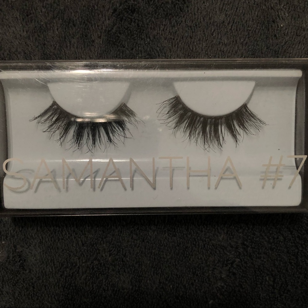 eyelashes